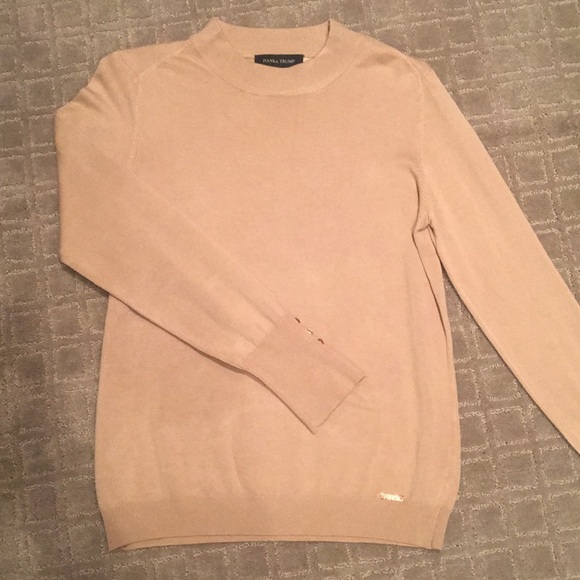 Ivanka Trump Sweaters - Ivanka Trump camel sweater